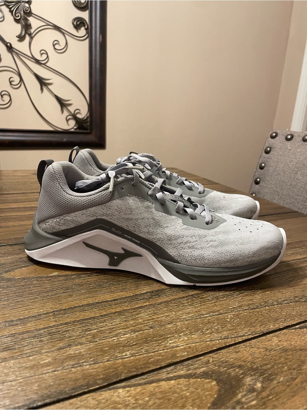 Mizuno TS-01 Women's Size 9 Training Shoes Grey White Cross Trainer 520022 NEW